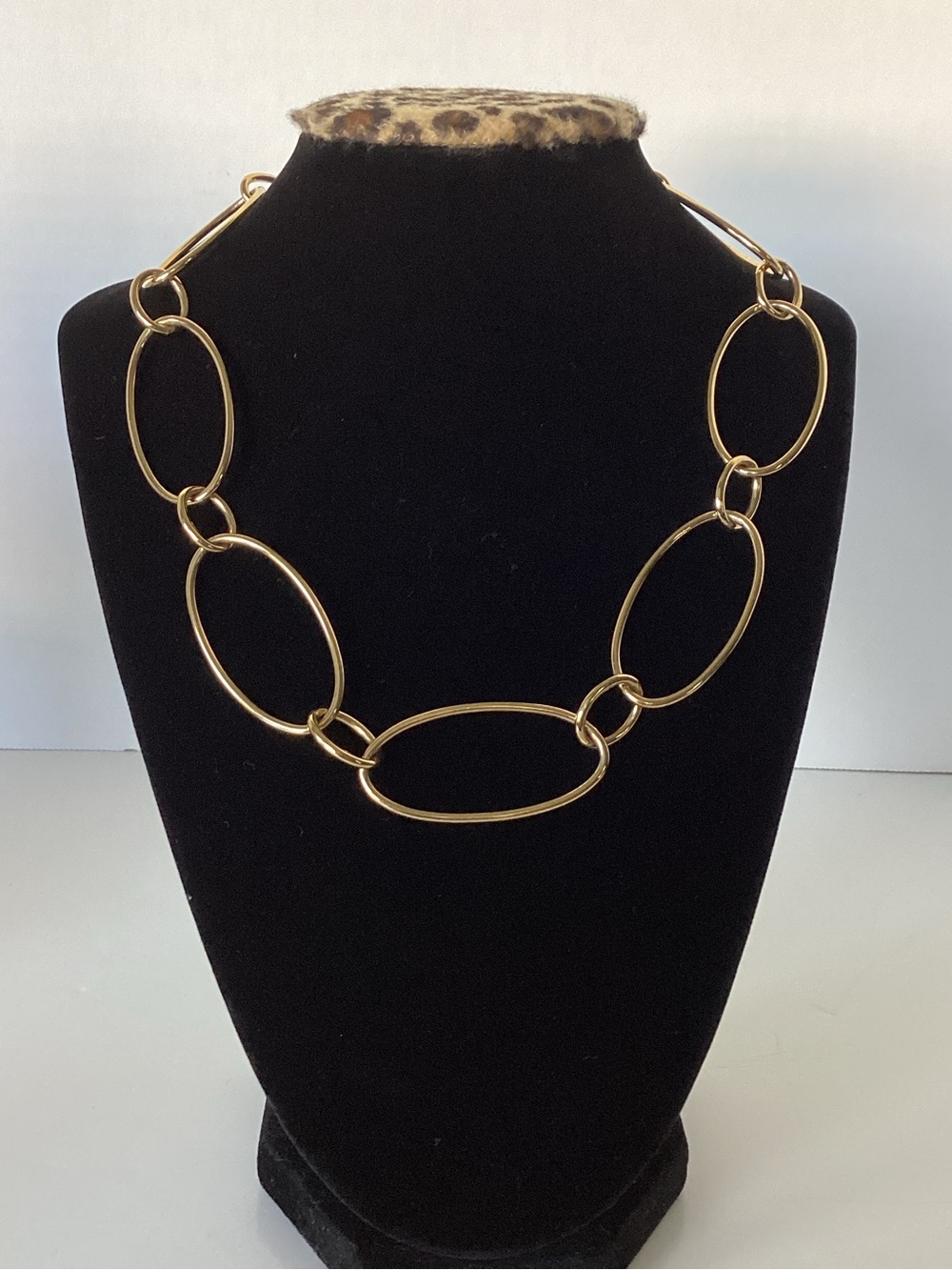 Etienne Aigner 18 Inch Choker Necklace Gold Tone Loop And Ring Stamped With Tag